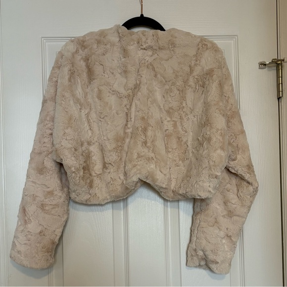 Maeve Faux Fur Shrug - Picture 11 of 13